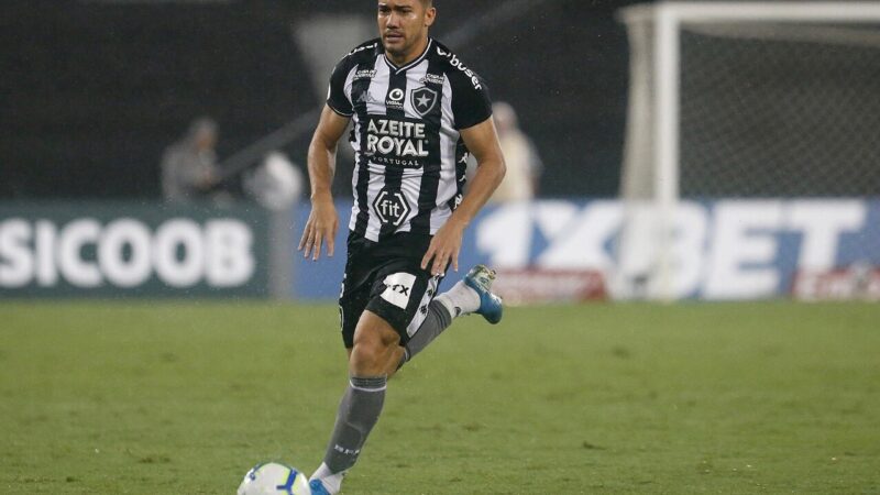 Volante ex-Corinthians e Botafogo é anunciado pelo Criciúma