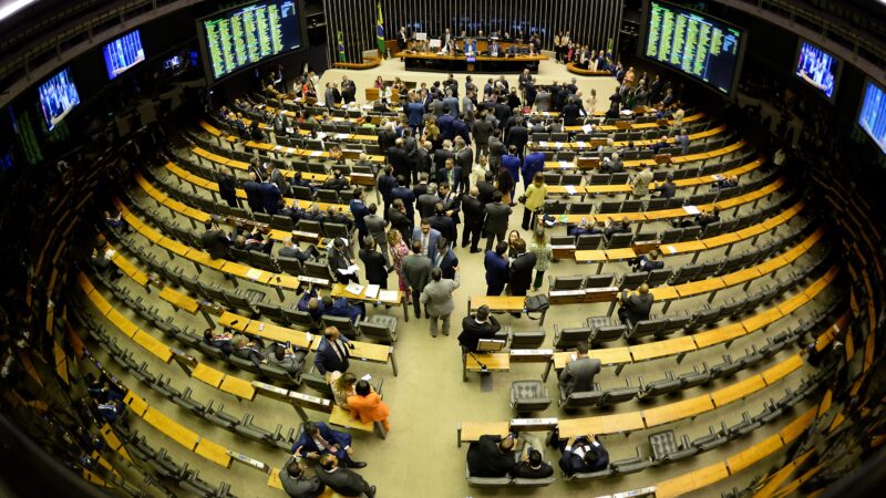 Câmara dos Deputados abre inscrições para concurso com salário de R$ 30 mil e sem graduação específica