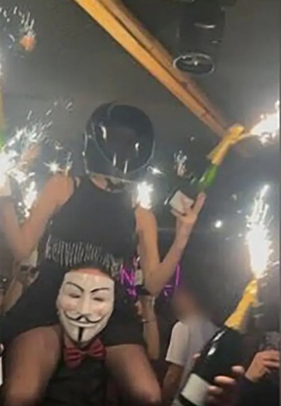 Tragédia na Suíça: novo vídeo mostra fogo se espalhando pelo teto, enquanto pessoas dançam e filmam