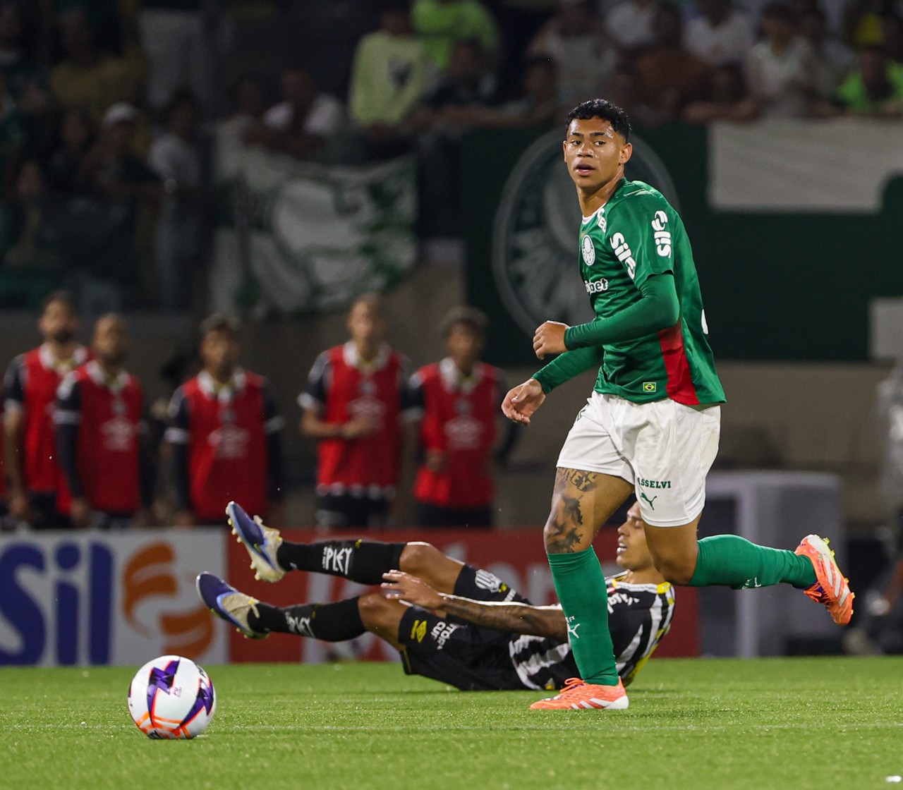 Quem é Luis Pacheco? Joia de 17 anos brilha e pode fazer Palmeiras recuar em busca por volante
