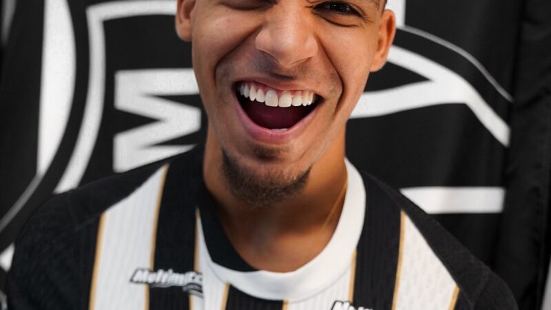 Atlético-MG oficializa a contratação de Victor Hugo