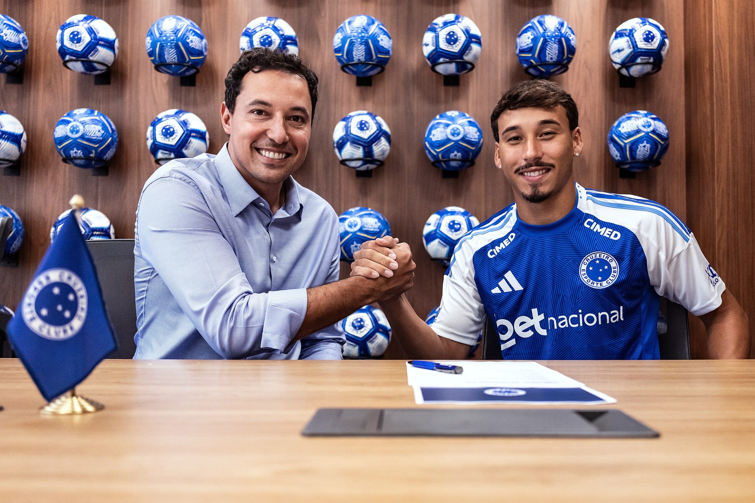 Cruzeiro renova contrato com Japa, alvo recente do Inter