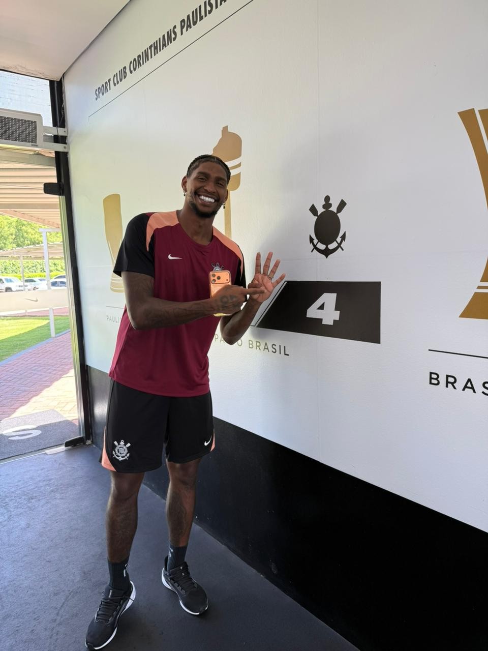 Corinthians “atualiza” parede do CT com título da Copa do Brasil