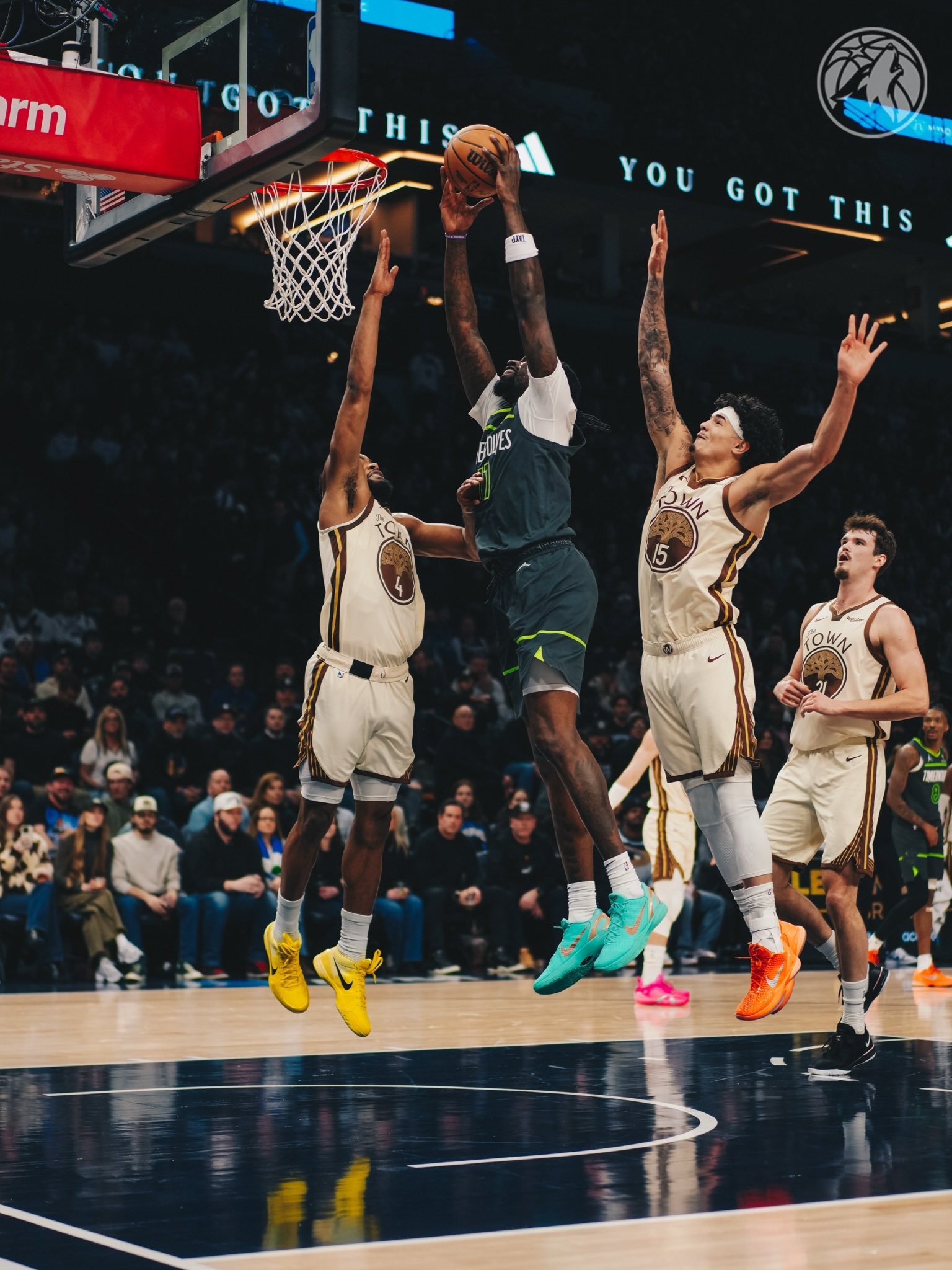 Gui Santos anota primeiro duplo-duplo da carreira na NBA