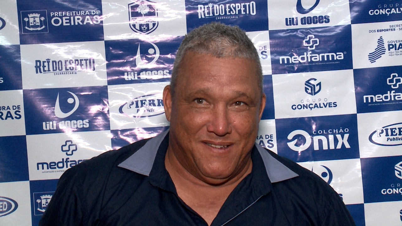 Givanildo Sales, do Oeirense, lamenta falha da defesa em gol sofrido e pontua alto volume de jogo