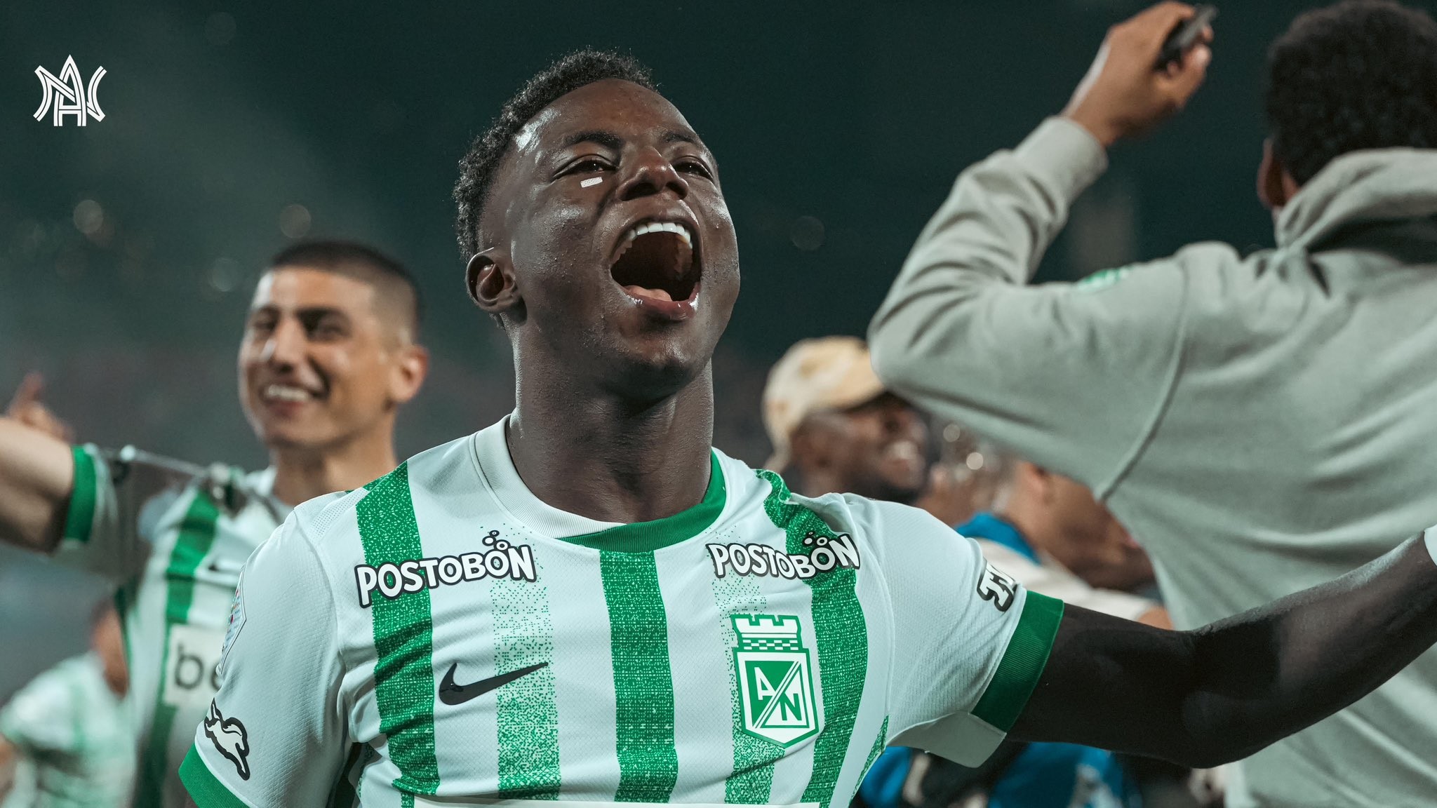 Vasco tenta atravessar negociação do Boca Juniors por Hinestroza, do Atlético Nacional