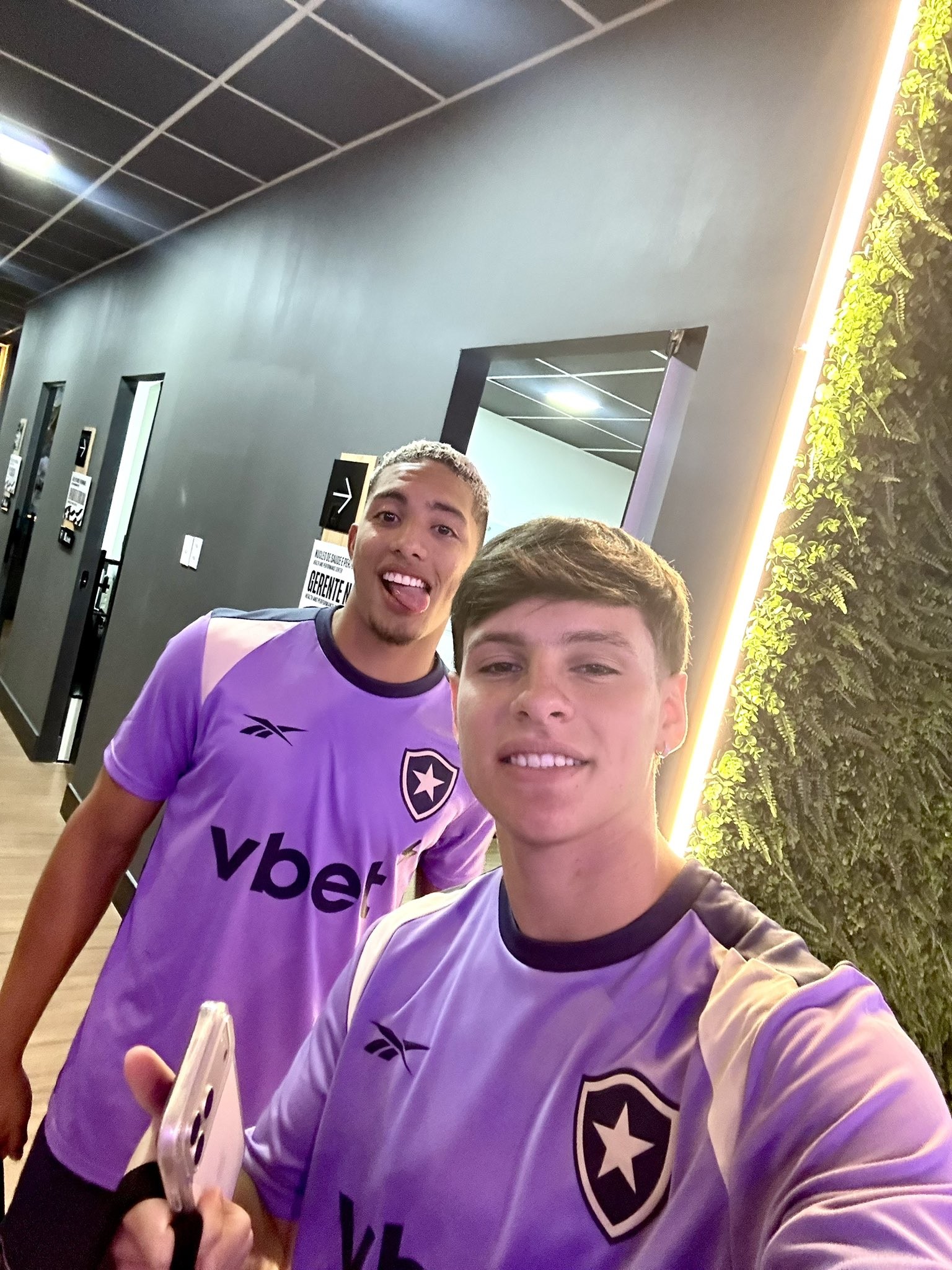 Elenco do Botafogo se reapresenta e dá pontapé inicial para temporada 2026