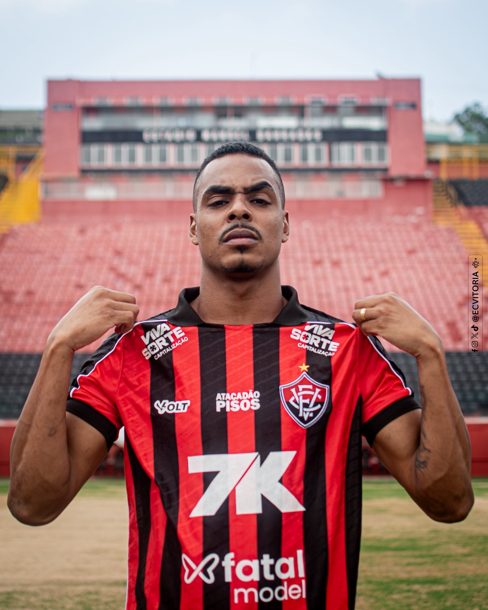 Caíque Gonçalves é registrado no BID e pode estrear pelo Vitória