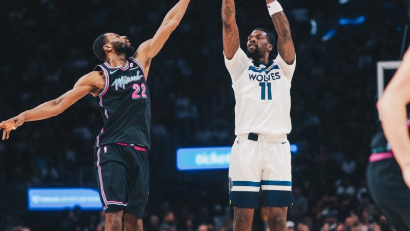 Pivô sai do banco, atua 25 minutos e anota 29 pontos na vitória do Minnesota Timberwolves