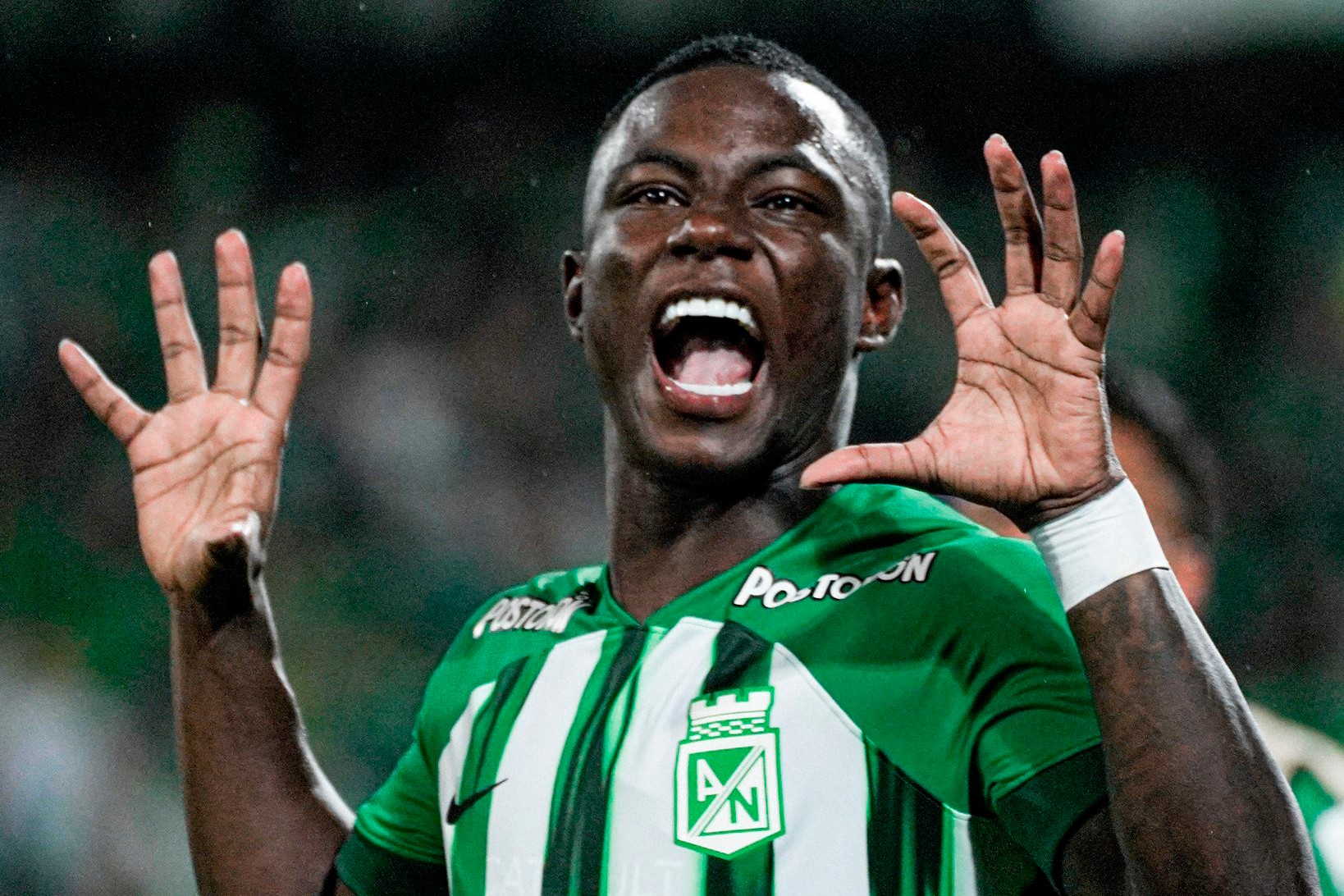 Vasco acerta a contratação de Hinestroza