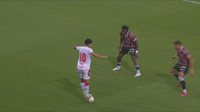 Neymar critica punição a meia do Náutico por pisar na bola: “Estão acabando com o espetáculo”