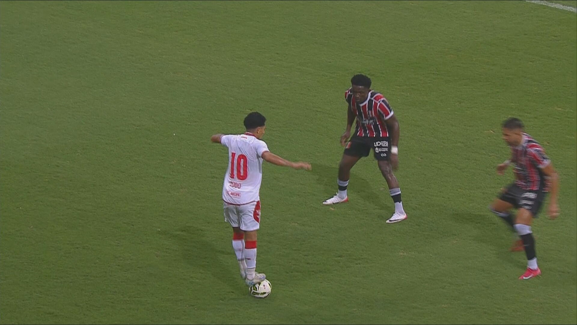 Neymar critica punição a meia do Náutico por pisar na bola: “Estão acabando com o espetáculo”