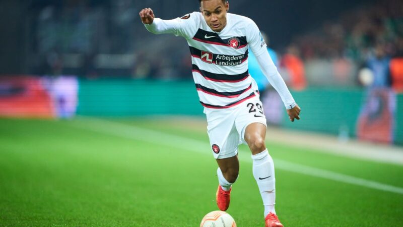 Coritiba tenta a contratação do lateral Paulinho, do Midtjylland