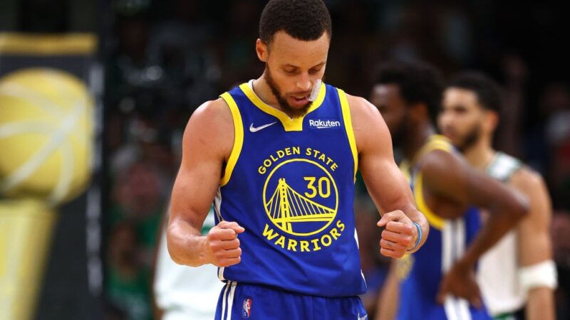 NBA: camiseta de Curry do título de 2022 é vendida por mais de R$ 13 milhões