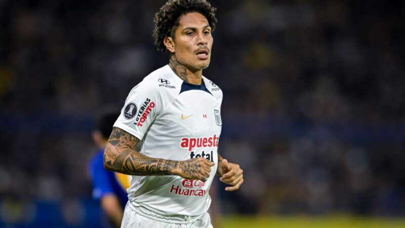 Torcida do Alianza Lima agride Guerrero e Advíncula, diz imprensa do país