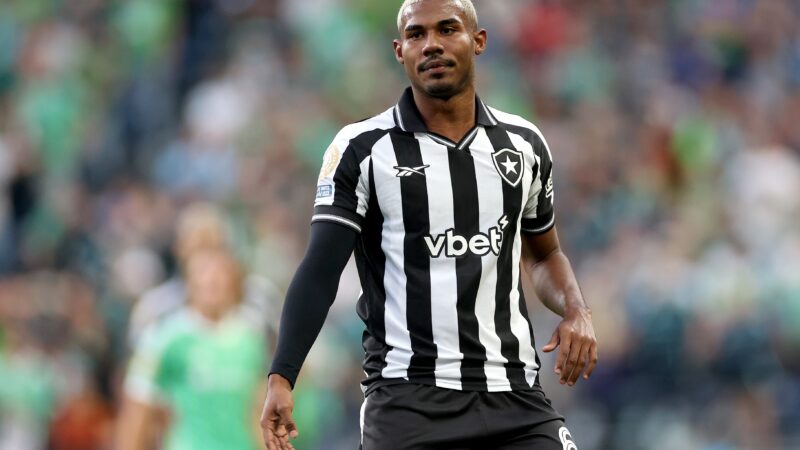 Cuiabano puxa barca do Botafogo, que se despede de cinco jogadores na virada do ano