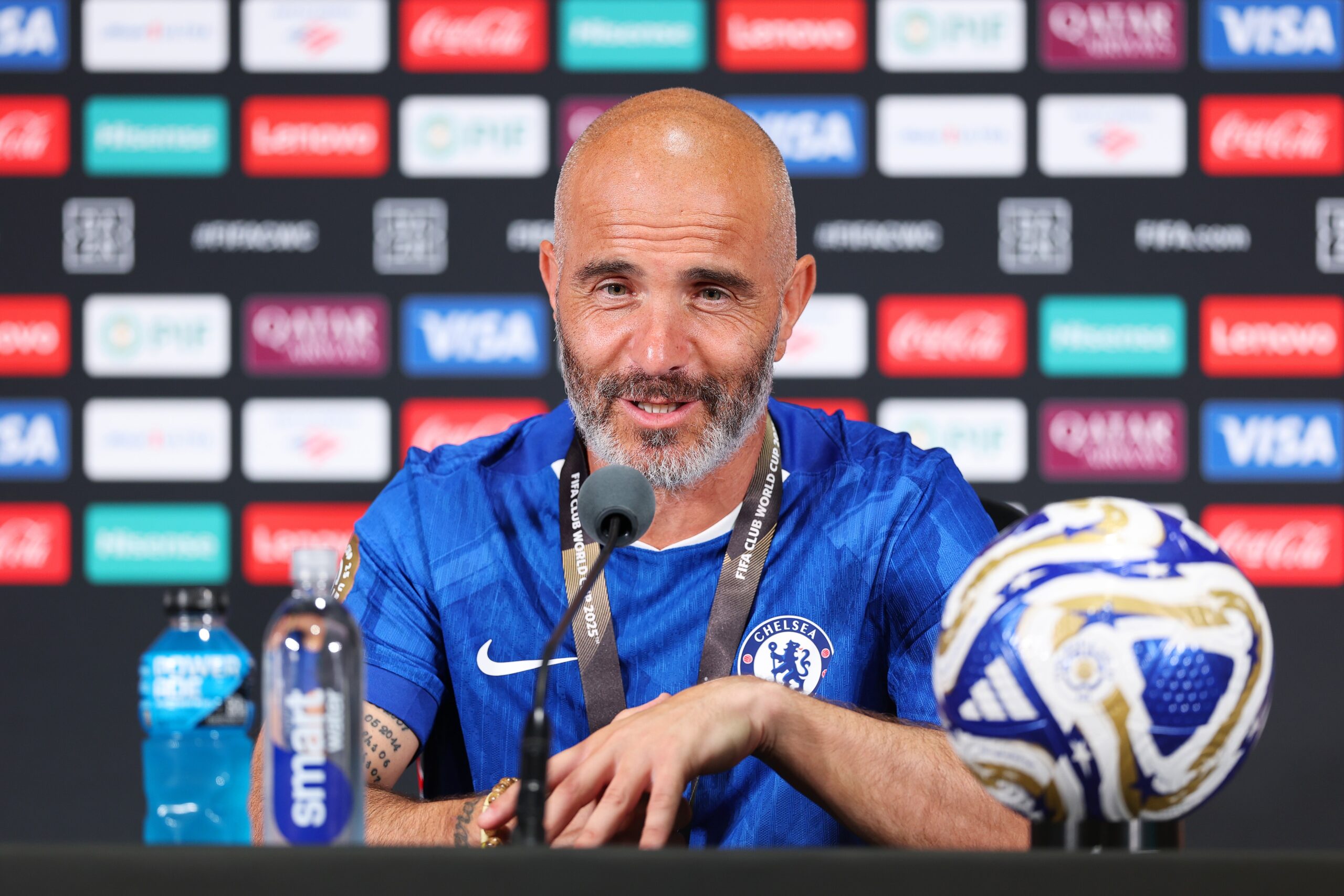 Chelsea demite o técnico Enzo Maresca