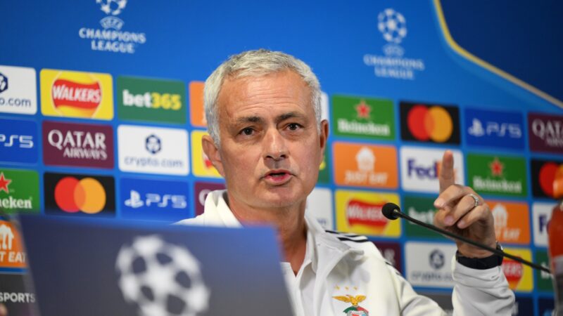 Mourinho se derrete antes de reencontro: “Amo o Real Madrid e amo o Arbeloa”