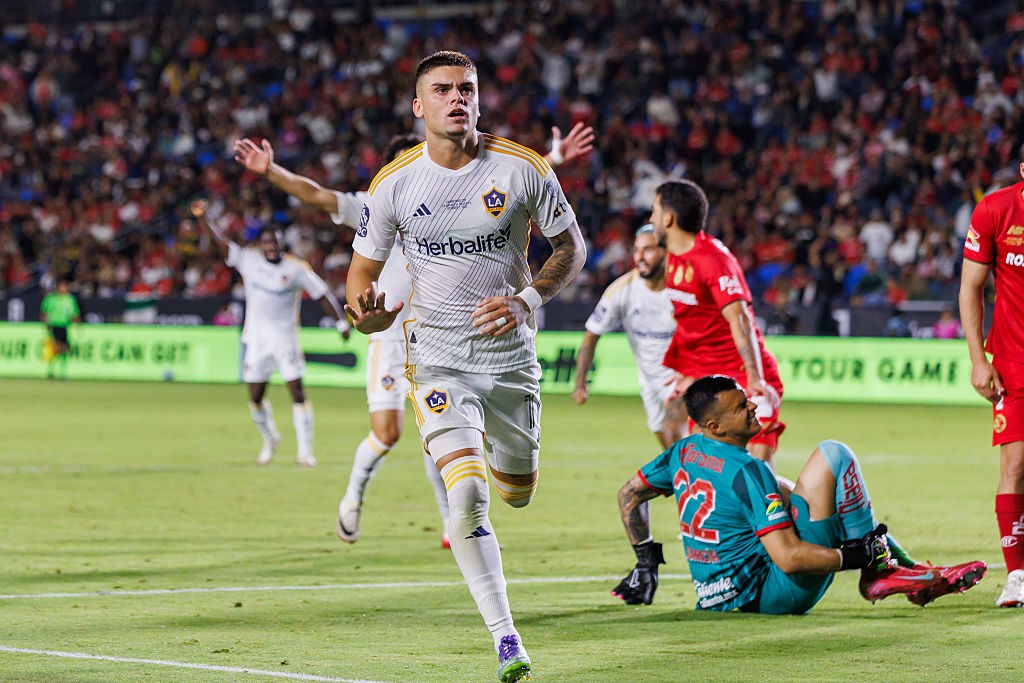 Em fase surfista, Gabriel Pec se vê mais maduro no LA Galaxy e revela conselhos a Rayan: “Eu vivi isso”