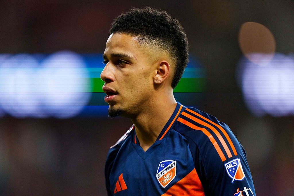 Vasco inicia negociações para contratar atacante Brenner