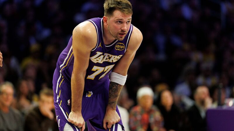 Luka Doncic sente dores na virilha e desfalca os Lakers contra os Blazers