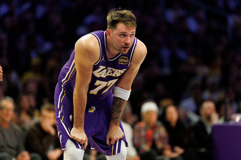 Luka Doncic sente dores na virilha e desfalca os Lakers contra os Blazers