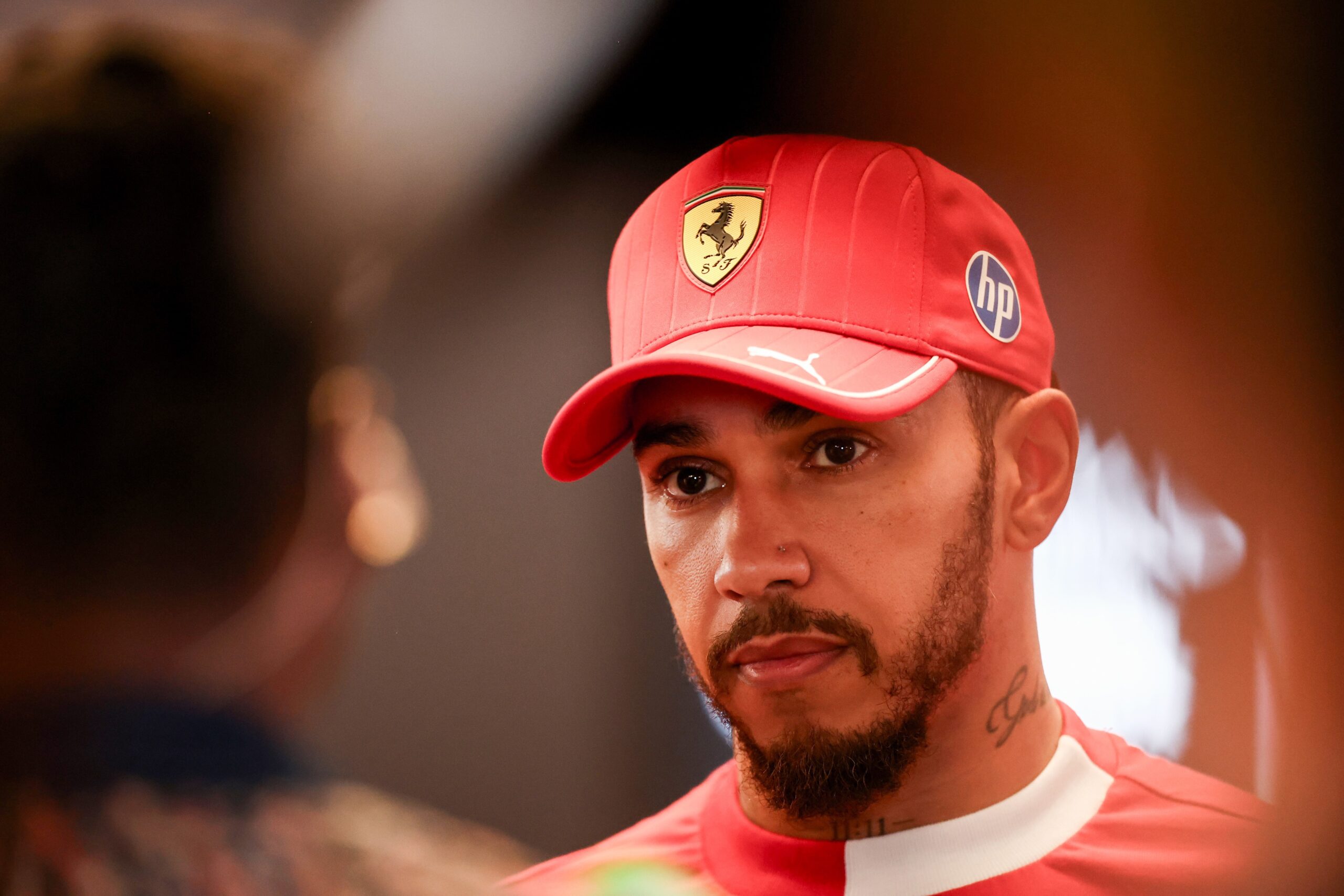Hamilton revela que não conseguiu dormir bem antes de primeiro teste com Ferrari em 2026