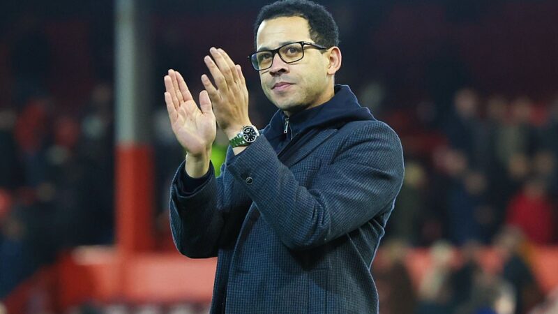 Chelsea anuncia Liam Rosenior, ex-Strasbourg, como novo técnico