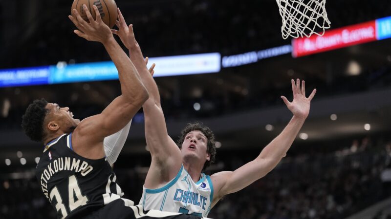 Antetokounmpo desenha jogada e crava ponte aérea na vitória dos Bucks; veja vídeo