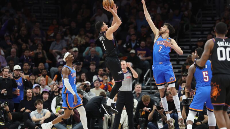 Devin Booker marca de três no último segundo e assina virada do Suns contra o Thunder; veja lance