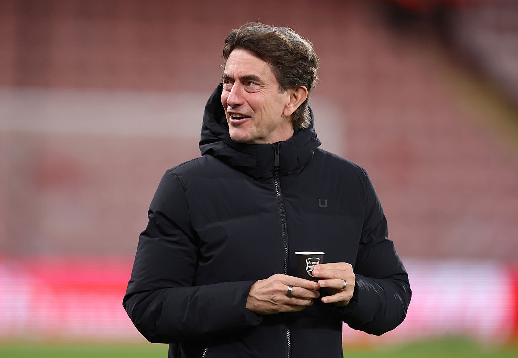 Técnico do Tottenham se irrita com pergunta sobre gafe envolvendo o Arsenal: “Triste ter que responder isso”