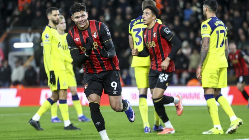 Ex-Fluminense chega a 50 jogos na Premier League e ajuda Bournemouth a interromper jejum