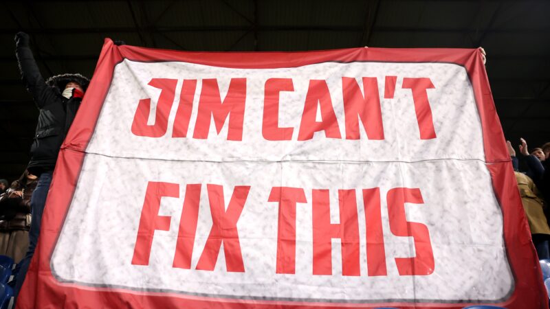 Grupo de torcedores do United pede saída de homem forte do futebol: “Palhaço incompetente”