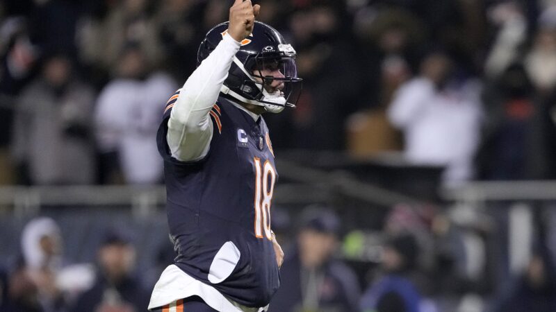 Bears arrancam virada heroica, eliminam Packers e vencem 1ª nos playoffs em 15 anos