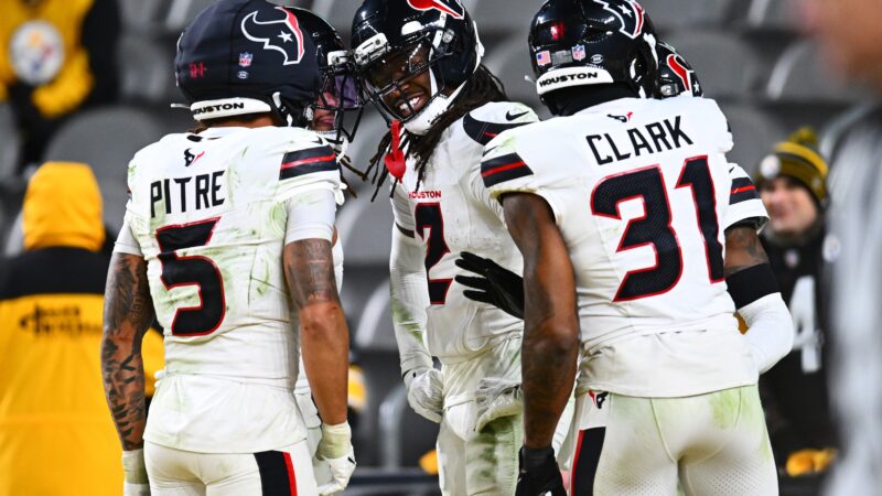 Defesa anula Aaron Rodgers, Texans vencem Steelers e avançam à rodada divisional da NFL