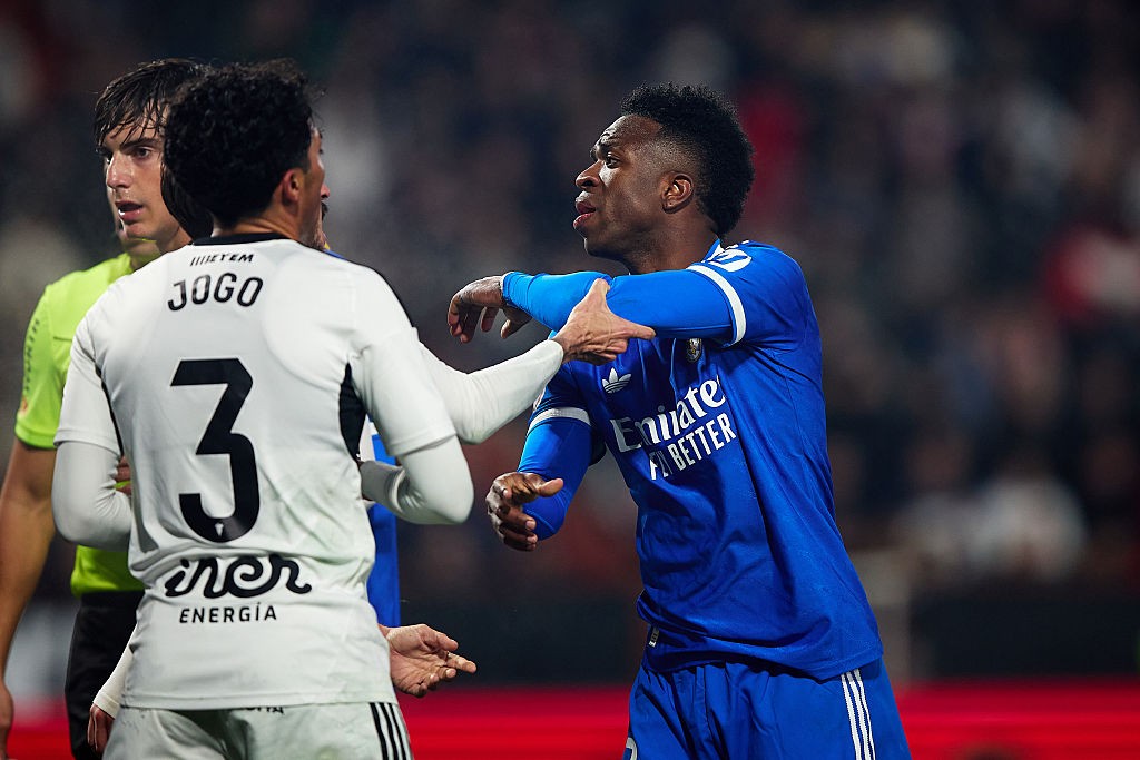 Vini Jr. é criticado por atuação em eliminação do Real Madrid: “Desconectado e desmotivado”