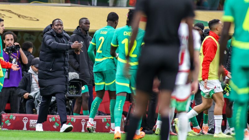 Técnico de Senegal é vaiado por jornalistas e cancela coletiva de imprensa