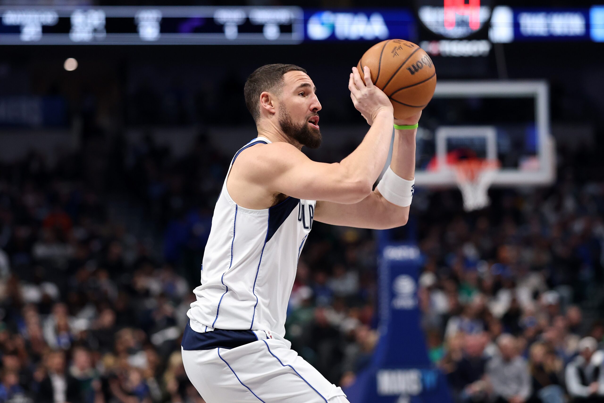 Klay Thompson comanda vitória dos Mavericks sobre o Jazz e ultrapassa 17 mil pontos na NBA