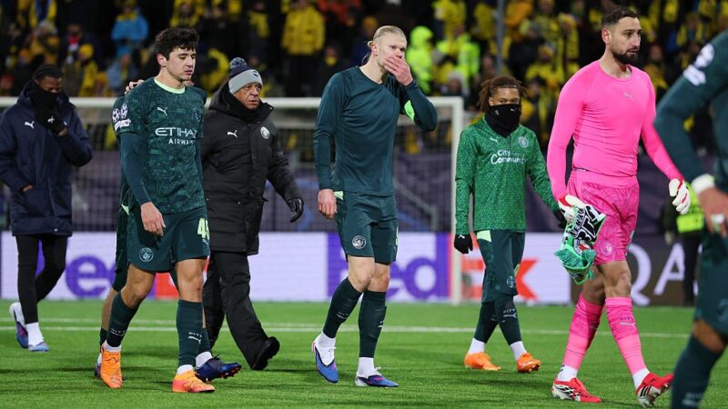 Jogadores do Manchester City reembolsam torcedores presentes em derrota na Champions