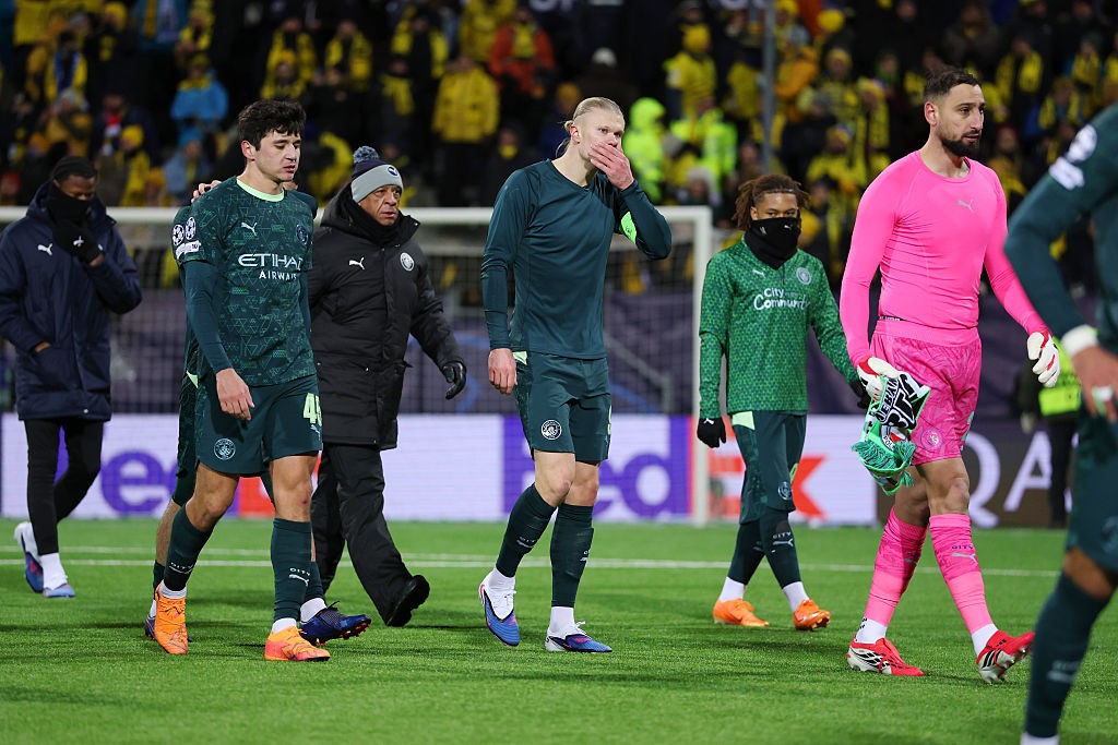 Jogadores do Manchester City reembolsam torcedores presentes em derrota na Champions