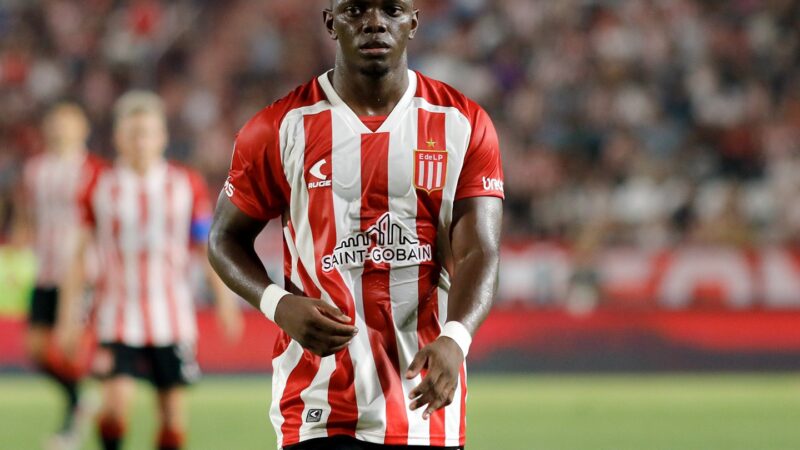 Athletico avança em negociação pelo atacante Cetré, do Estudiantes; veja detalhes