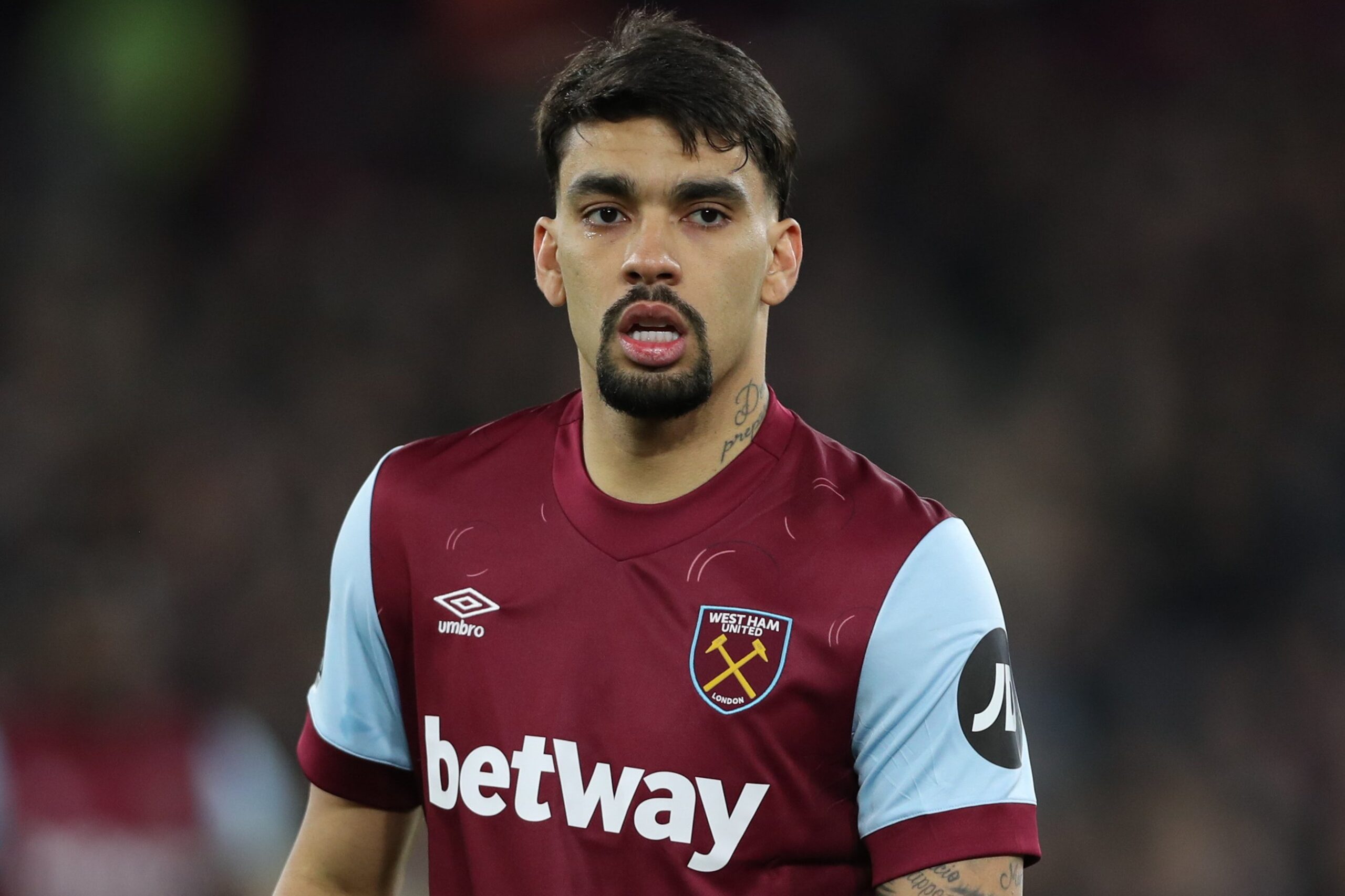 Valor a ser pago em 2026 é último impasse em negociação de Flamengo e West Ham por Paquetá