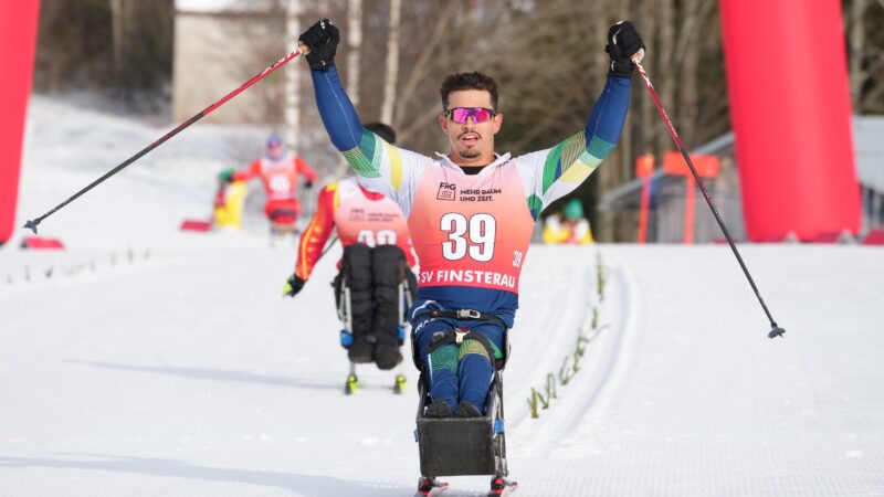 Cristian Ribera é campeão da Copa do Mundo de esqui a 50 dias das Paralimpíadas de Inverno