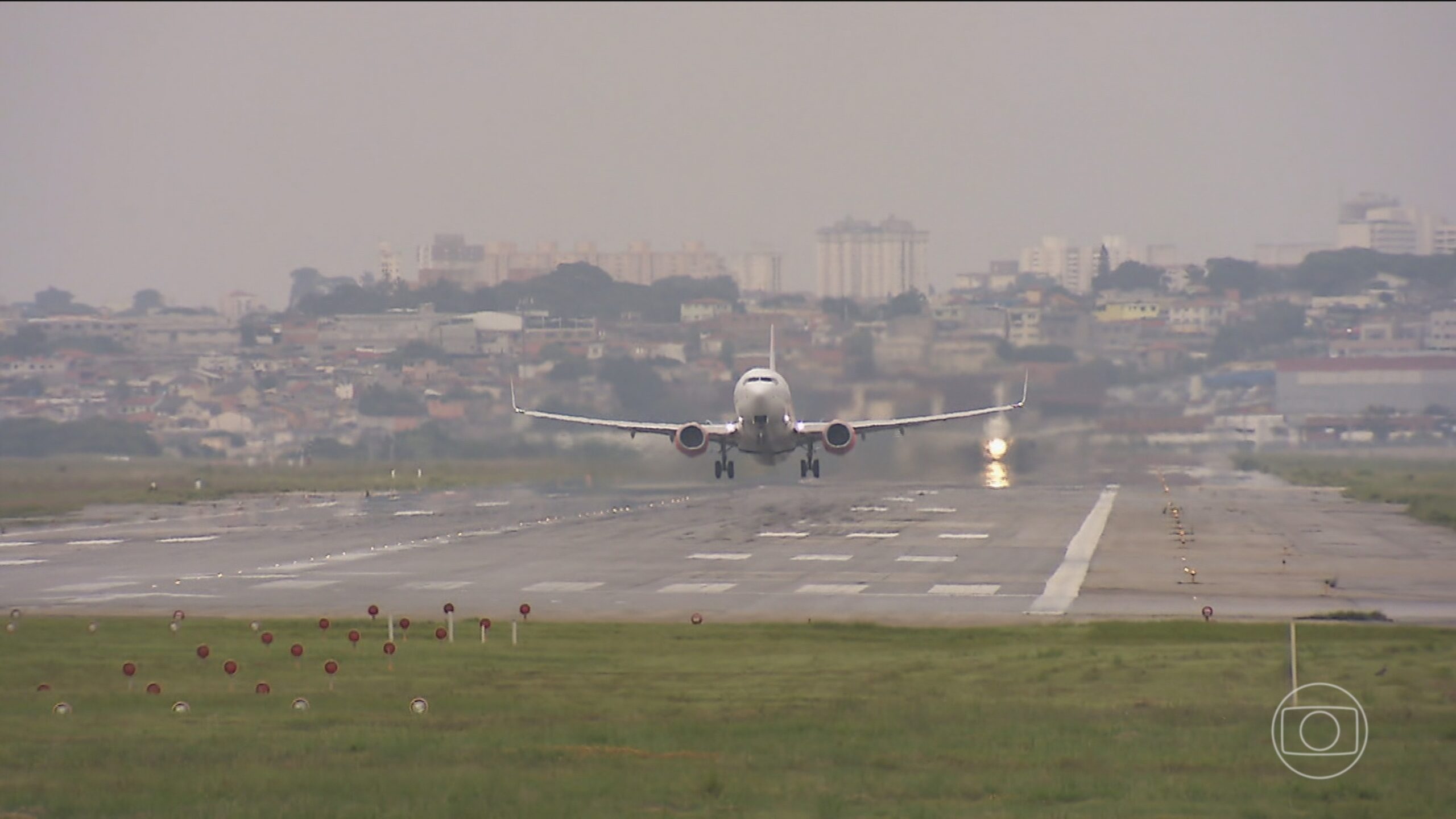 Ministro diz que valor médio de passagens aéreas caiu 11,7% em 2025 e projeta leilões para primeiro trimestre deste ano