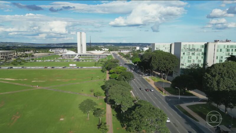 Tesouro vê rombo nas contas até 2027, cita ‘medidas adicionais’ para atingir metas e vê alta maior da dívida