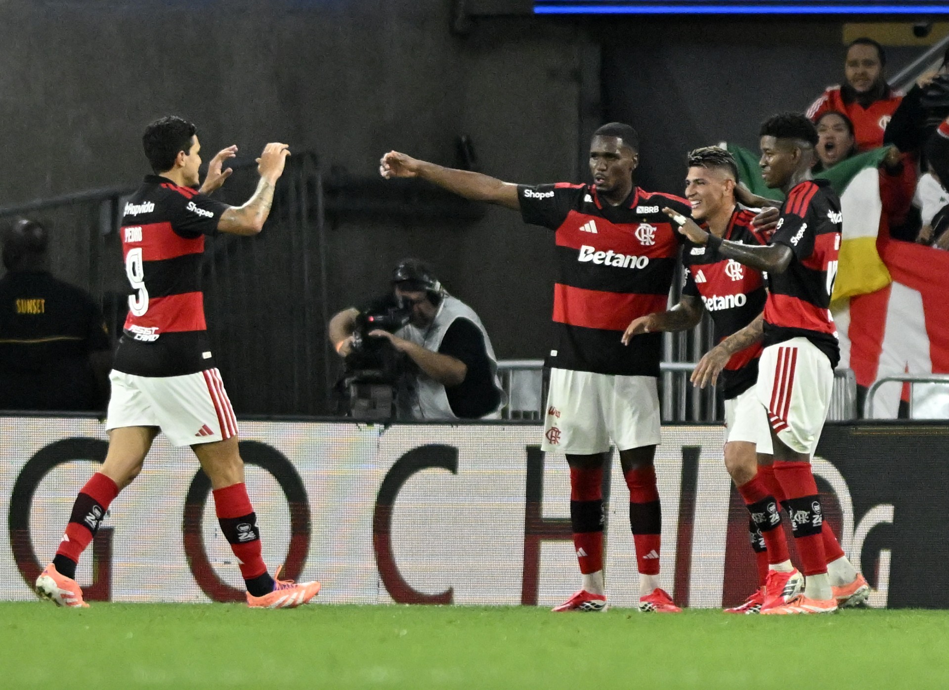 Análise: mesmo com “motor frio”, Flamengo liga modo automático e põe rival na roda em estreia