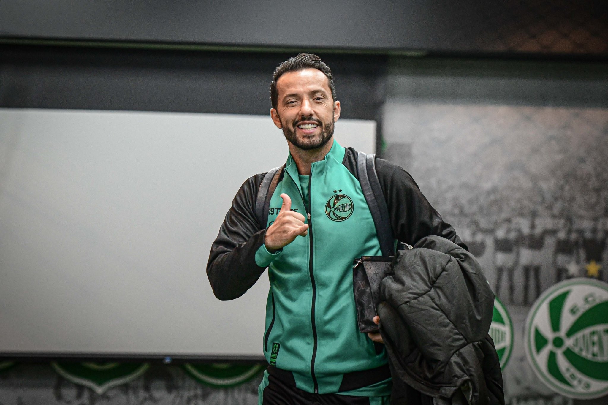 Torcida do Botafogo-PB prepara festa para a chegada do meia Nenê