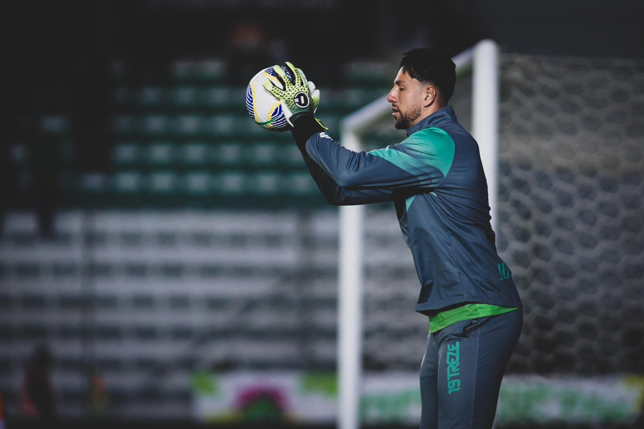 Guarani age rápido após saída de Dalberson e faz proposta por Mateus Claus