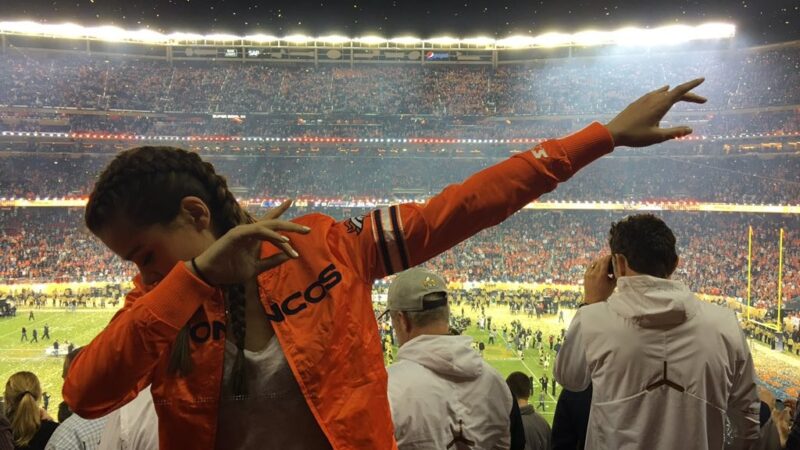 Climão em casa? Esposa de astro da NFL comemorou título de adversário nos playoffs