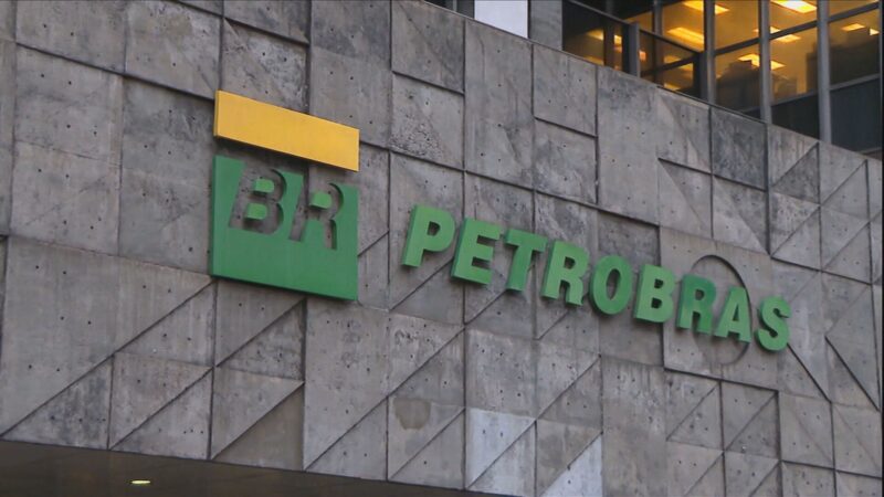 Petrobras reduz preço da gasolina em 5,2% para distribuidoras